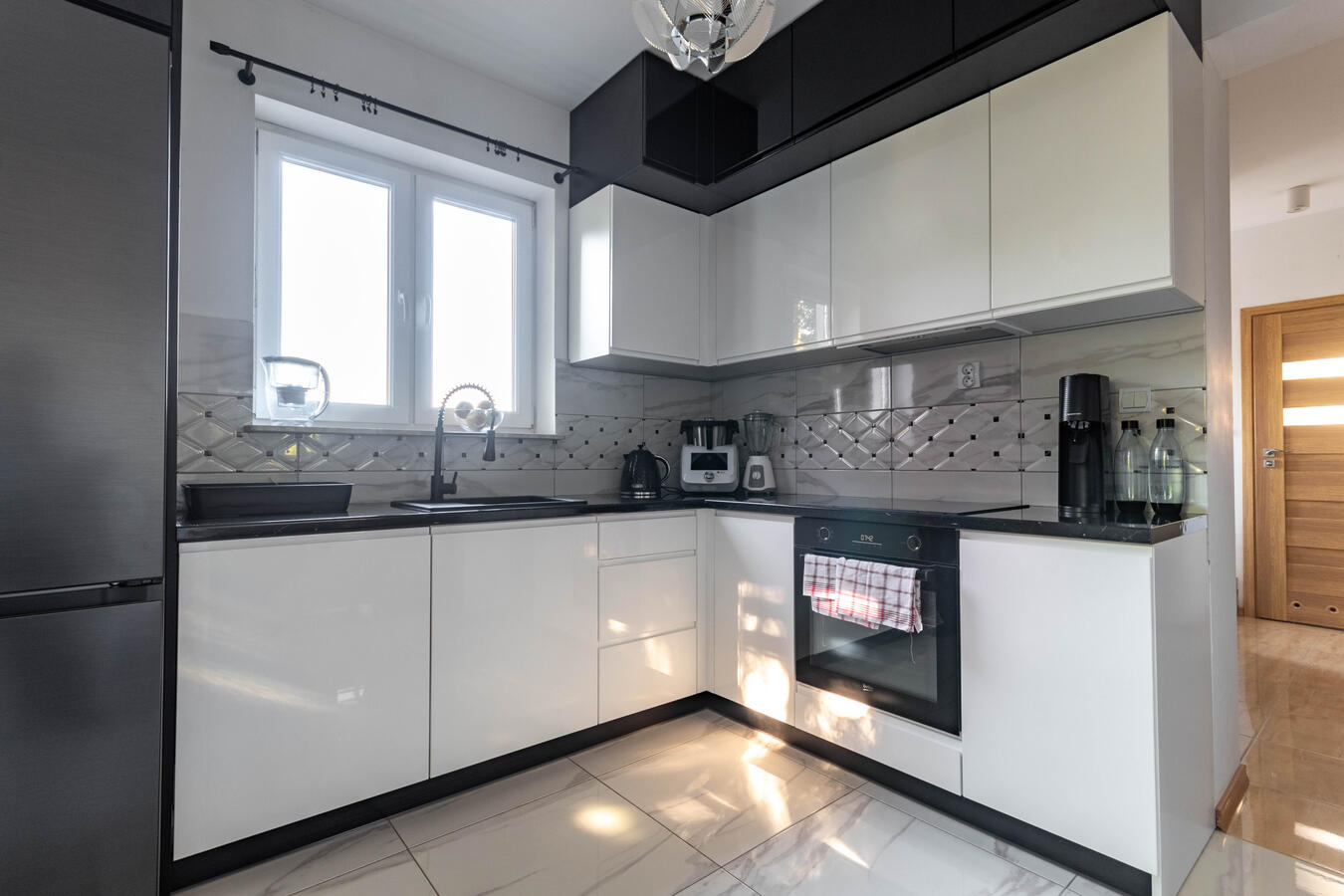 Int-Kitchen Int-Kitchen